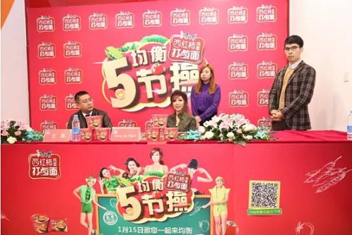 贊氣質(zhì)！“加班”&“心儀女”，康師傅打鹵面北京Orz鄭女王|餐飲界