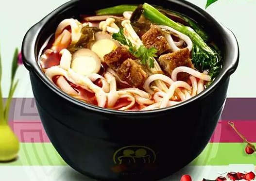 15年憑借一碗土豆粉開(kāi)近千家店，秘訣是什么？|餐飲界