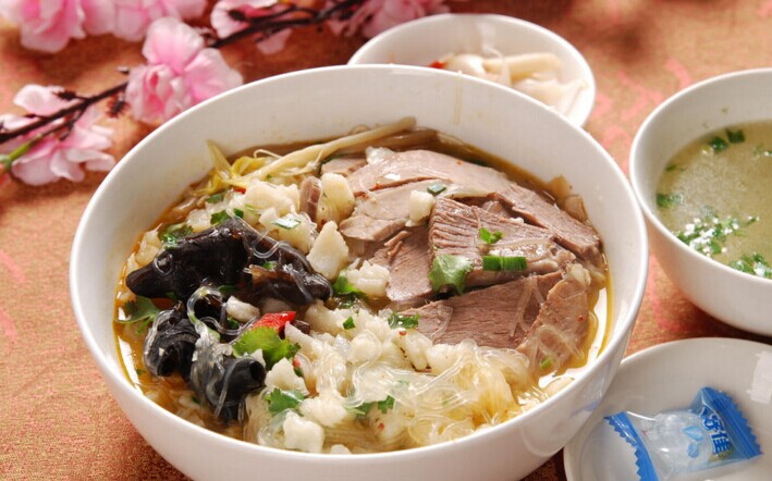 特色美食被“標(biāo)準(zhǔn)化”背后的思考：同質(zhì)化問題怎么破？|餐飲界
