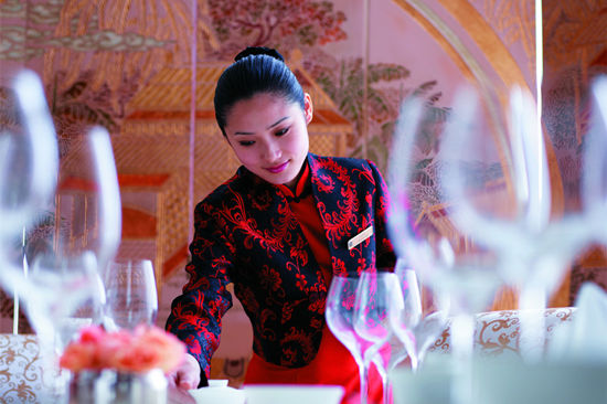 去一家餐廳用餐，你遇到過哪些尷尬的服務？|餐飲界