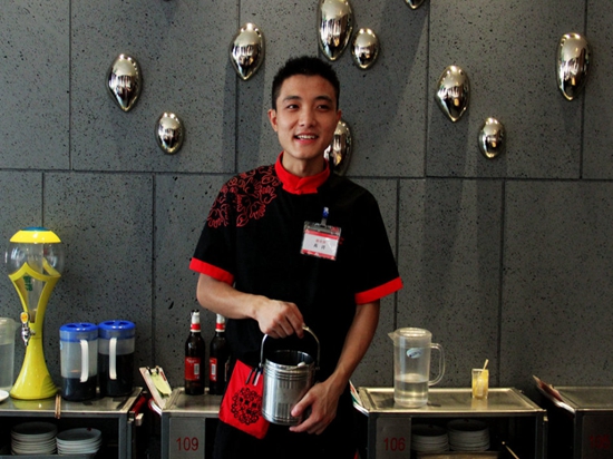 10分鐘就能學會海底撈服務，不信進來看看|餐飲界