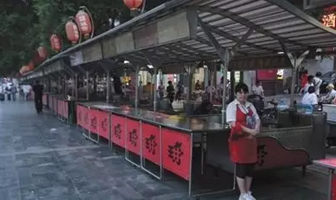 北京繁華商業(yè)區(qū)擠滿外地餐飲，老北京小吃全面萎縮