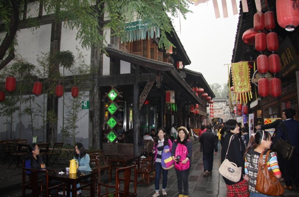 成都：高檔餐飲“全軍覆沒” 賣場(chǎng)餐飲異軍突起