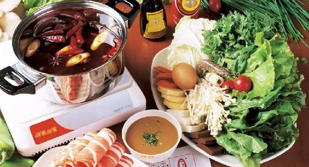 呷哺進(jìn)軍火鍋調(diào)料，火鍋品牌入局調(diào)料市場漸成常態(tài)