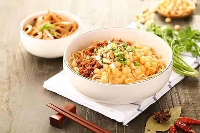 他把一個(gè)單品做到整個(gè)城市為之“瘋狂”，背后的秘密竟是這樣！|餐飲界
