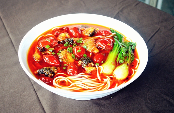 多家小面館員工稱(chēng)幾月未領(lǐng)工資，重慶小面不賺錢(qián)了？|餐飲界