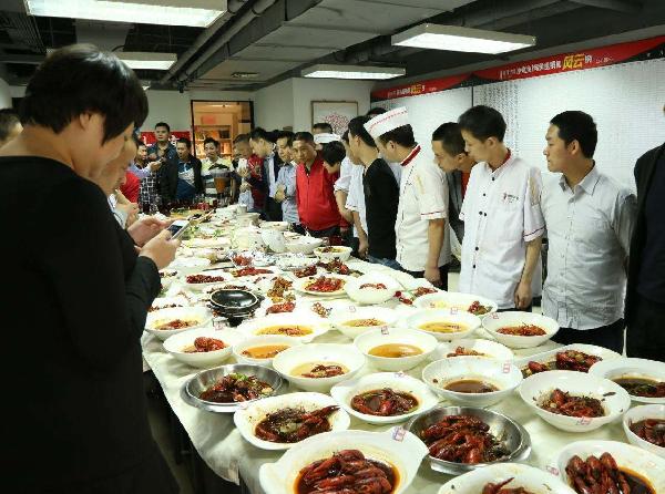 打造“白粉級”餐飲爆品，這個品類讓他一年瘋賣4個億