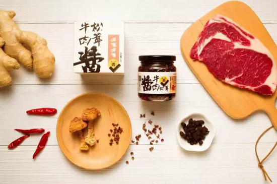 面對早已對手林立的調(diào)味品市場，呷哺呷哺為何現(xiàn)在才選擇進入？|餐飲界