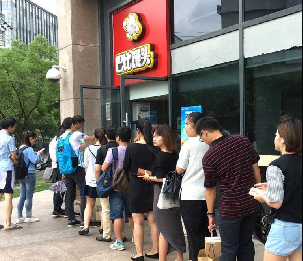 一個(gè)包子，年銷20億元，它才是上海灘火了14年的排隊(duì)王|餐飲界