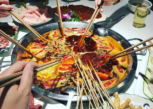 敢去紐約時代廣場秀肌肉，這個四川火鍋憑什么？