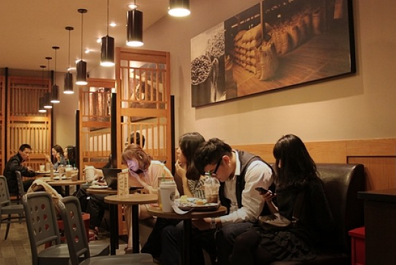 光中國同店銷售就增了 7%，星巴克重申全球開 12000 家新店的小目標