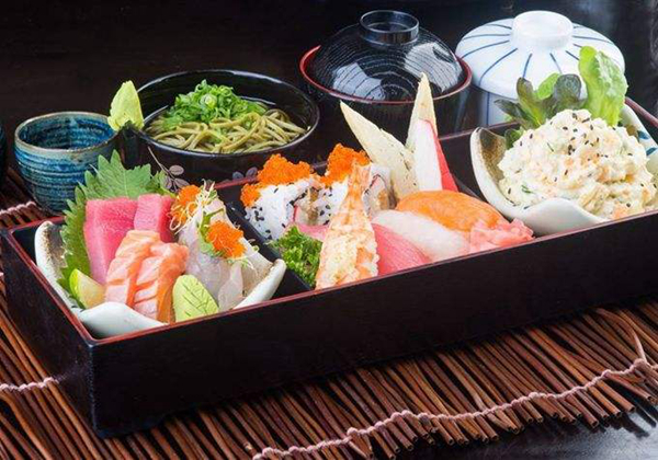 日料KO中國(guó)七大菜系，中國(guó)餐飲怎么辦？