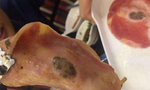 顧客在?？趷凵锌筒蛷d吃到“惡心”烤肉？商家回應(yīng)：是積血肉