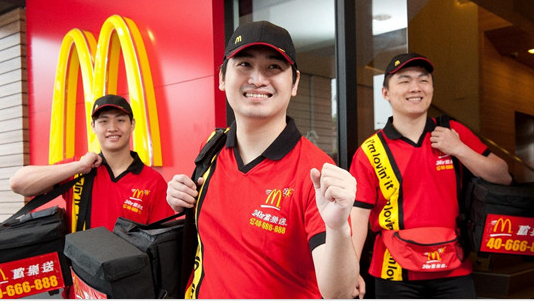 與 UberEats 合作，四分之一的美國麥當(dāng)勞餐廳月底都能送外賣了