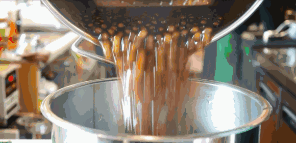 一杯奶茶=8罐紅牛！你們愛(ài)喝的COCO、貢茶等暢銷奶茶，還敢喝嗎？