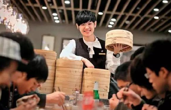 鼎泰豐員工忠誠度高、服務水平強的秘密原因是？