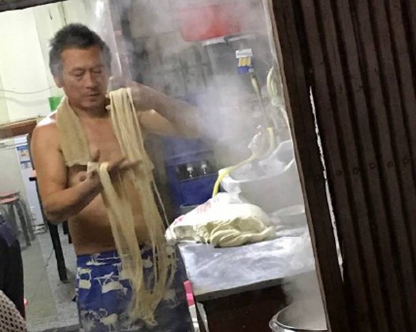 驚動美食大V和《男人裝》的“京城第一拉面”，竟只要10塊錢一碗？|餐飲界