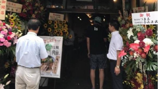 100塊一碗，蘭州拉面日本首開(kāi)店排長(zhǎng)隊(duì)，能否逆襲日本拉面？