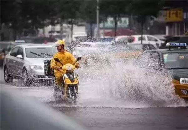 下雨天做外賣只能關(guān)店？機(jī)智的店長(zhǎng)用滴滴打車送餐...|餐飲界