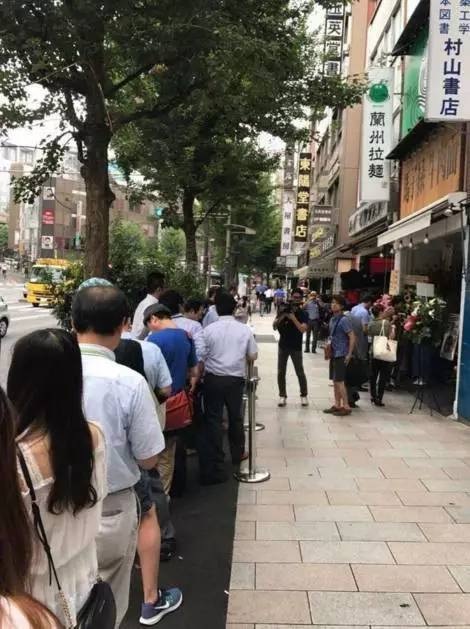 100塊一碗的蘭州拉面竟在日本排長隊，中國餐飲人該如何走出去？ | 深思