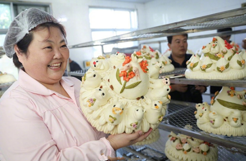 大媽賣饅頭3年 年銷1000萬元，網(wǎng)友：我該賣燒餅還是賣饅頭？
