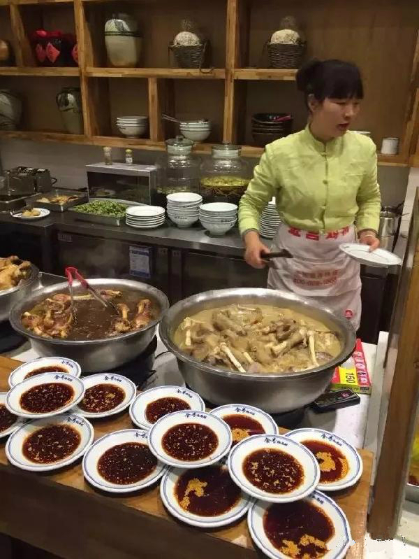 食號燴面館：只賣一碗面，日翻臺六次，營業(yè)額達(dá)3萬！|餐飲界
