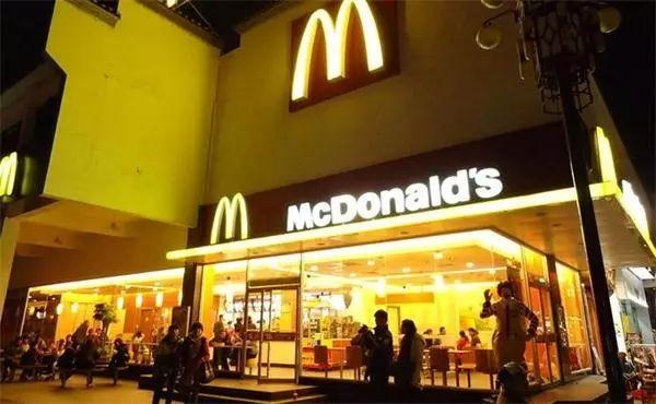 麥當勞的簡餐化套路，學晚了被甩幾條街！