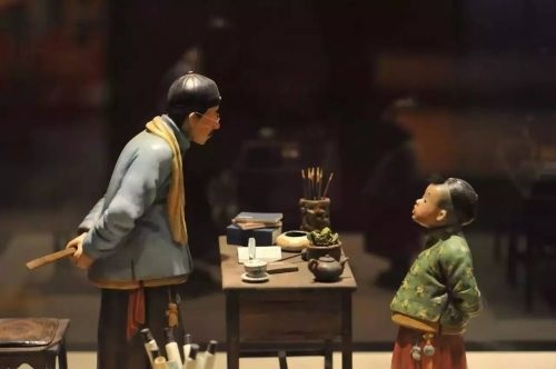 狗不理、大麻花，那是給外地人吃的，煎餅果子才是天津衛(wèi)的真愛！