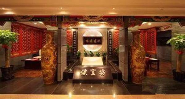 同樣都是做鴨，成名600年的烤鴨鼻祖，竟這樣被全聚德?lián)屃孙L(fēng)頭？