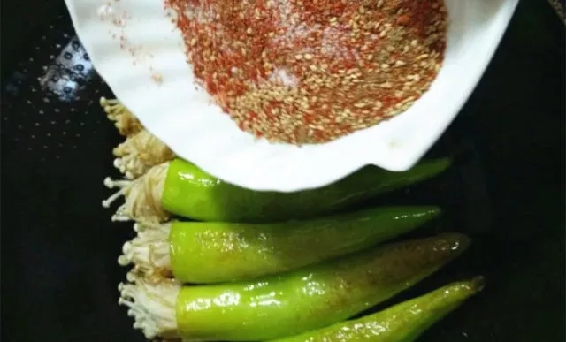 你只知道用金針菇來(lái)涮火鍋，學(xué)著這樣做健康又美味
