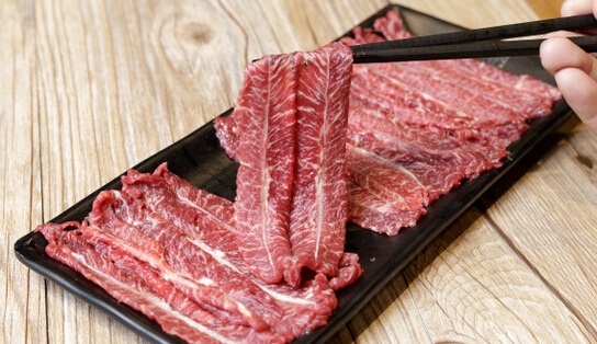 這個城市400多家潮汕牛肉火鍋，今冬只剩下101家，原來被串串香給頂了