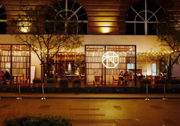 他在酒吧街上花400萬開了一間包子鋪，結(jié)果……