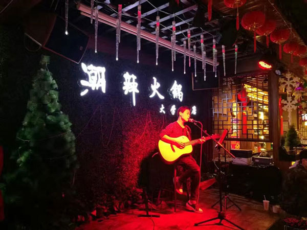 畢業(yè)就創(chuàng)業(yè)，大學(xué)生選擇哪個(gè)火鍋品牌才能穩(wěn)賺第一桶金