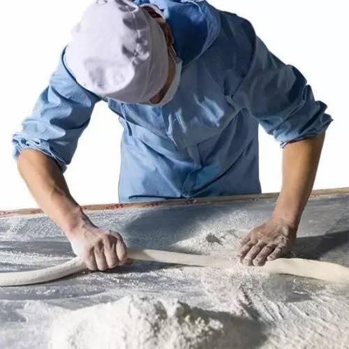 發(fā)獎金，給廚師配保姆留住員工？但論留人還是海底撈牛