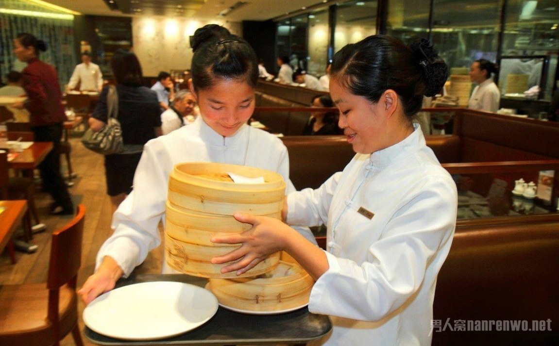 16歲女孩飯店打工20天，結(jié)算工資時卻欠老板195元|餐飲界