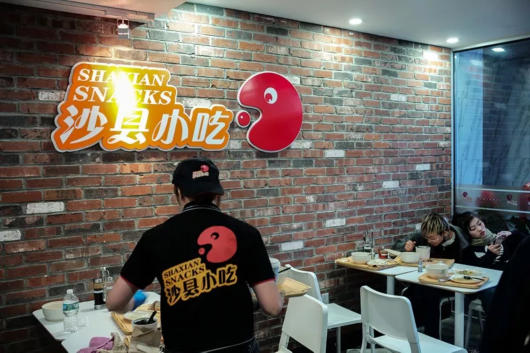 紐約這家中國小吃開業(yè)第一天3小時就售罄 味道正得很！|餐飲界