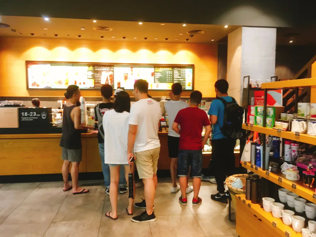 茶、咖不分家！喜茶與星巴克的成功有何共性？｜餐見|餐飲界