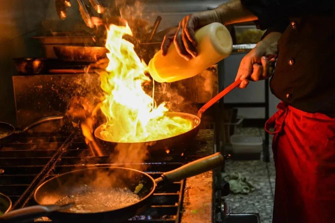 餐飲大事件204期 ｜喜茶、奈雪的茶明年要赴港上市？面包新語(yǔ)一加盟店蛋糕被檢出沙門氏菌，全國(guó)門店整改審查|餐飲界