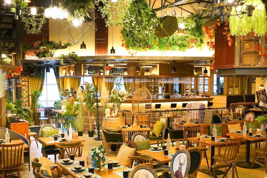 胡桃里上線加拿大，是“中國(guó)版Hard Rock Cafe”還是“新版音樂(lè)餐吧” | 餐見|餐飲界