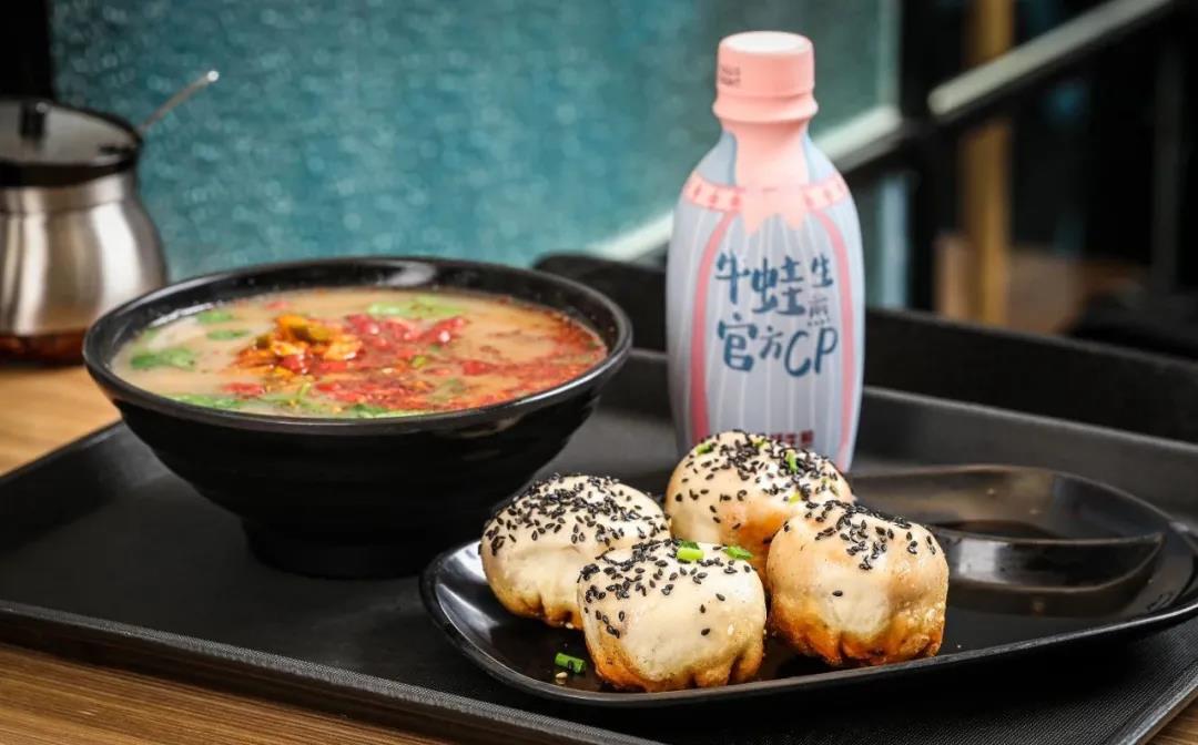 餐飲大事件246期 |海底撈上半年?duì)I收200.94億、星巴克中國(guó)首席執(zhí)行官將換人、“2022黑珍珠餐廳指南” 名單公|餐飲界