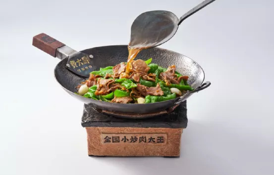 一盤辣椒炒肉，能撐起費(fèi)大廚的“出湘記”嗎？