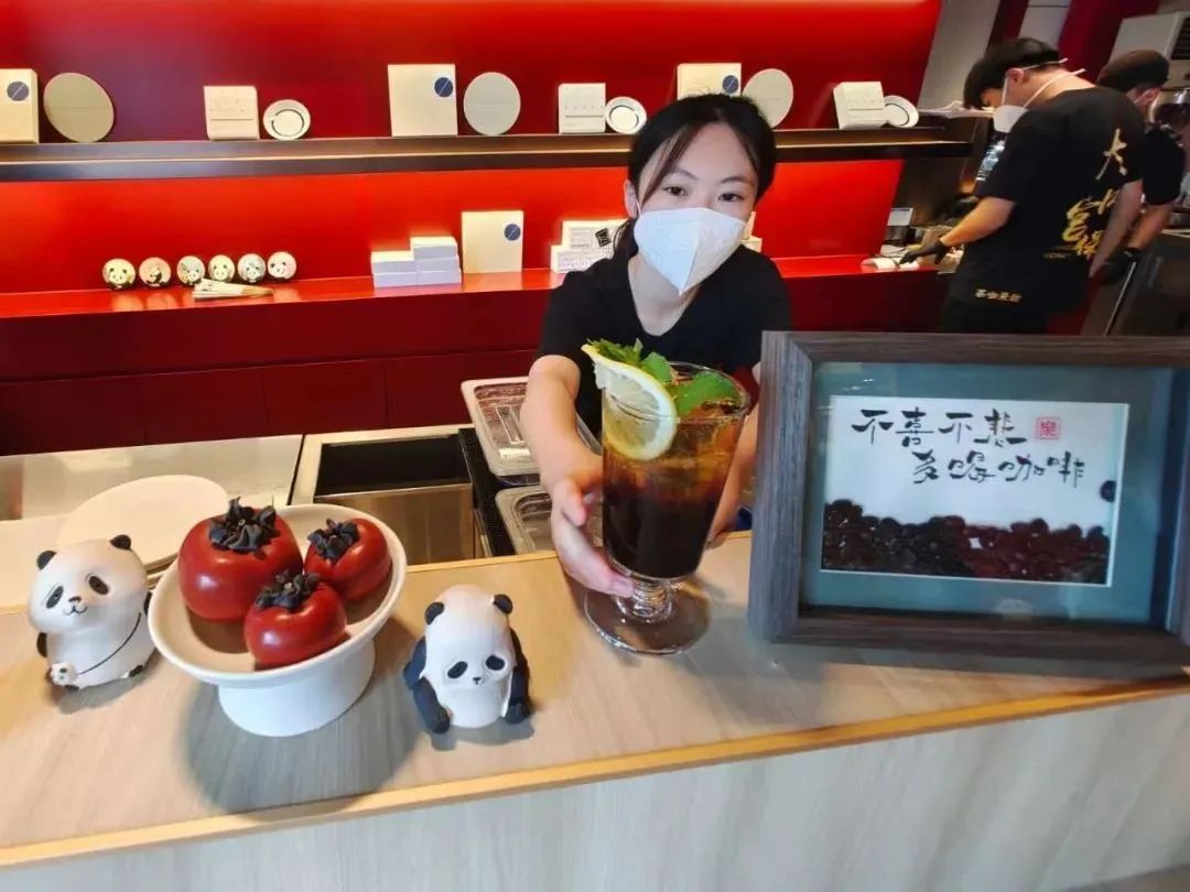 老字號(hào)布鞋內(nèi)聯(lián)升做咖啡，跨界咖啡這么卷了嗎？|餐飲界
