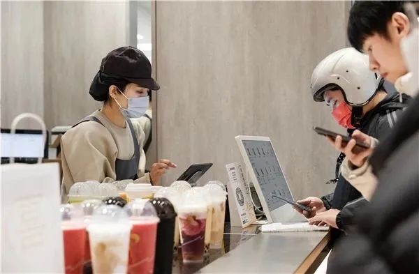 日銷3500杯，日入6萬(wàn)元，喜茶“事業(yè)合伙”首戰(zhàn)告捷|餐飲界