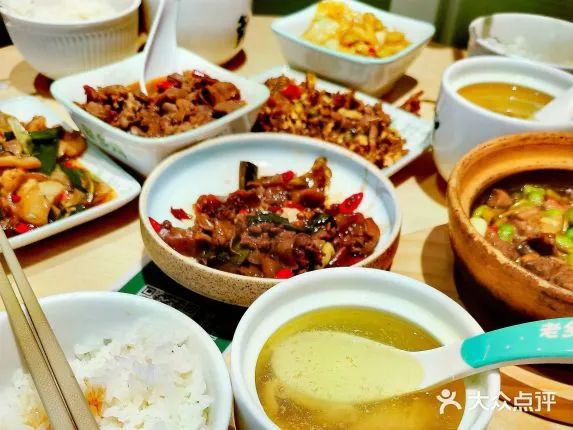 被成人小飯桌“打臉”的快餐 該走向何方？|餐飲界