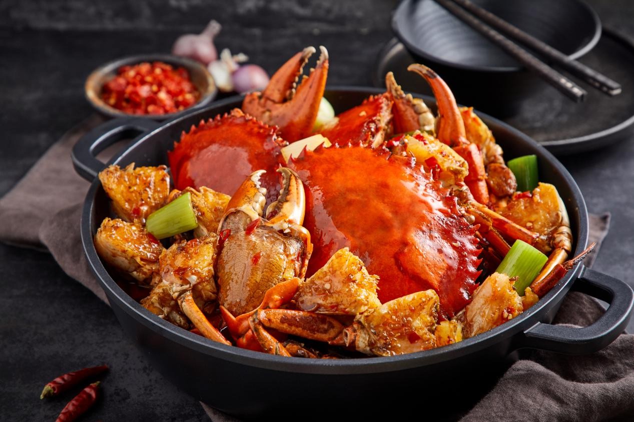 吃蟹要怎樣吃出個(gè)新“鮮”感？七欣天海鮮火鍋給你答案！