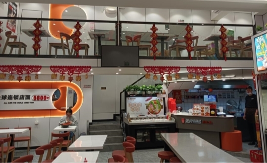 柳州加盟商施洪邦：一個不會煮麻辣燙的店主，如何實現(xiàn)首日破萬？