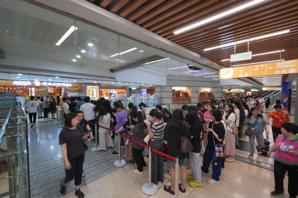 登頂熱搜，這家烤肉店憑何讓頂流商圈為之瘋狂？|餐飲界