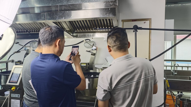 炒菜機器人席卷餐飲，預(yù)制菜迎來終結(jié)者？|餐飲界