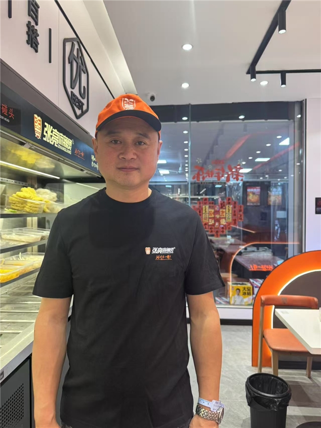 張亮麻辣燙加盟業(yè)主于海波：5年開8店，煮沸四川不靠大廚靠體系|餐飲界